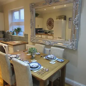 Exquisite Kings: Dual En-suite Near Town & Transport Apartment Darlington (Durham)